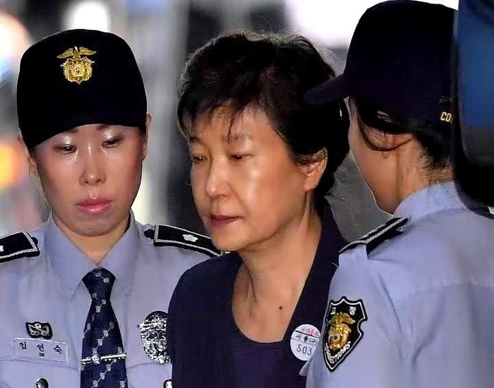 朴槿惠那点安生日子，怕是到头了。好家伙，她最铁的那个亲信，黄教安，直接被带走了