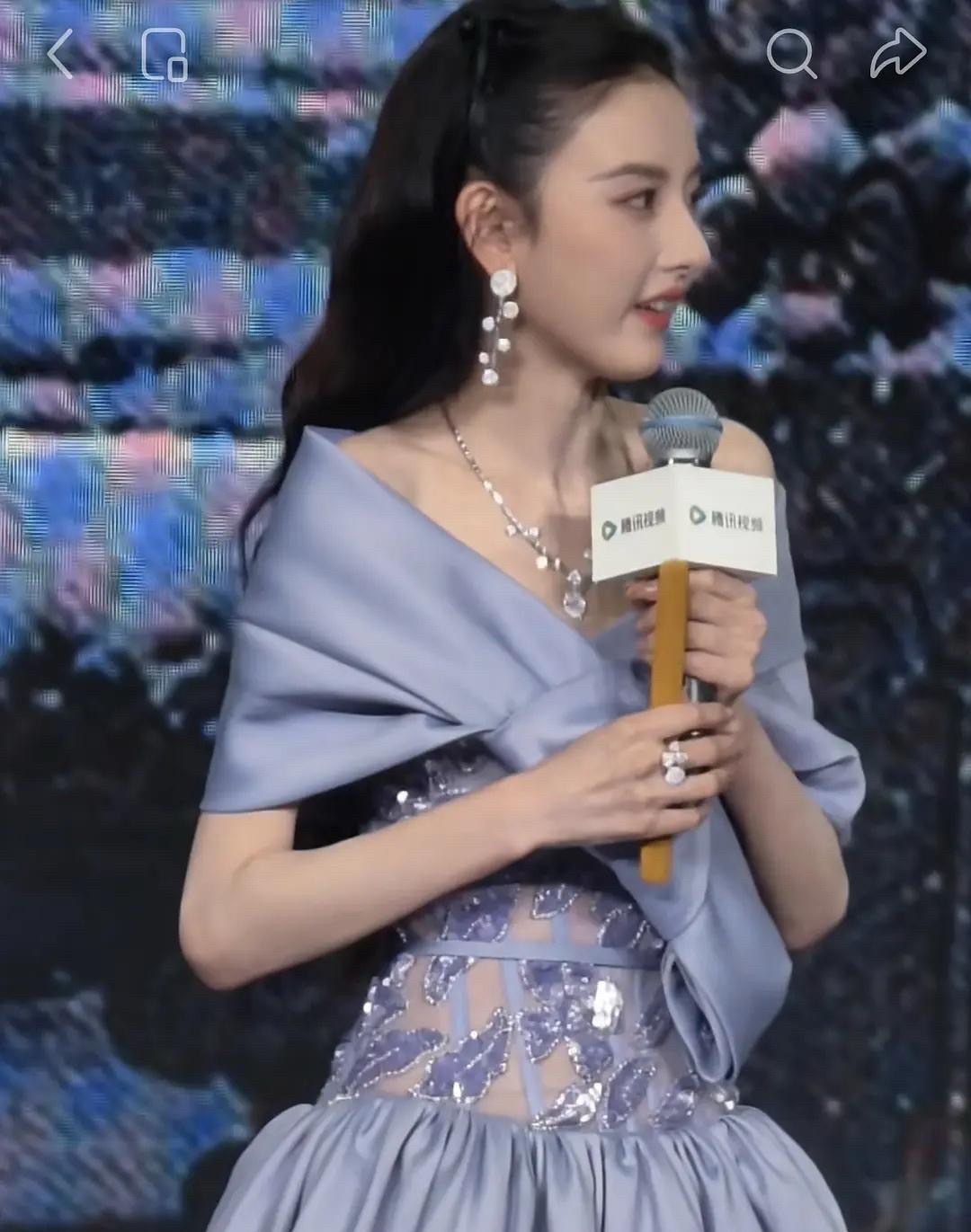 宋祖儿瘦的这个手臂好吓人啊，她还健康吗