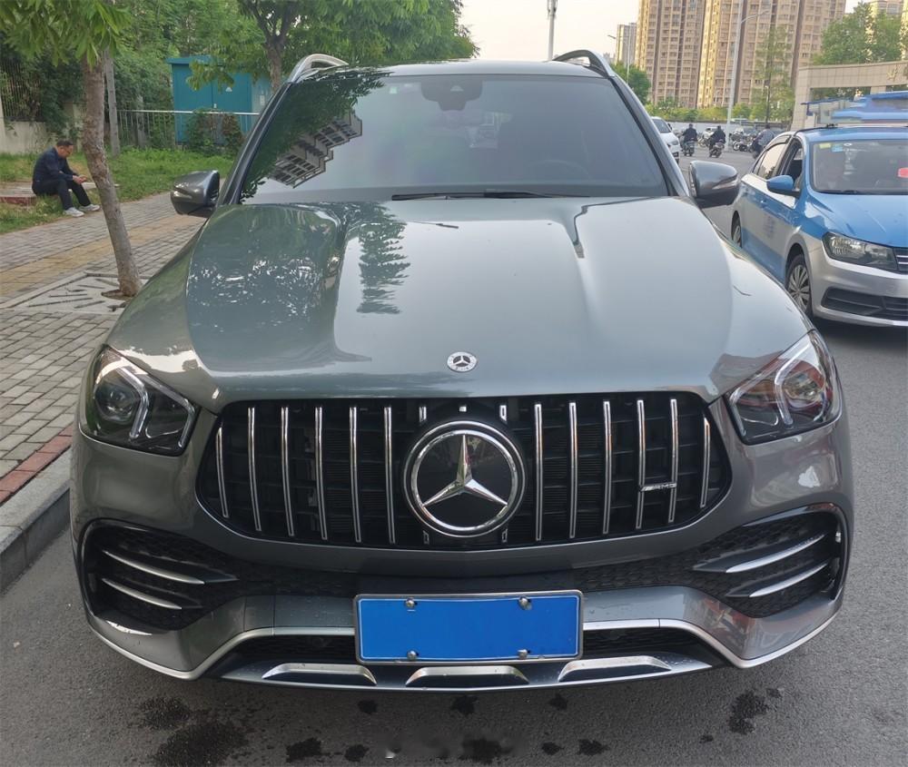 我记得GLE53刚出来那会儿都是加价销售落地价都得奔着130+了但现在看看新车