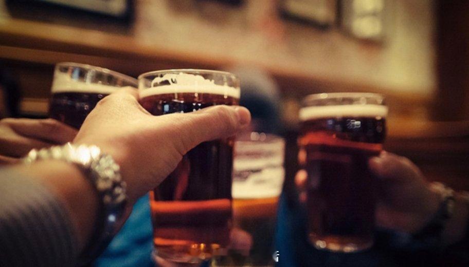 中国妇女报评杭州酒局事件妇报说女性是弱势一方，关键弱在“不能不走”。这案子里最刺