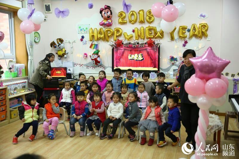 济南: 幼儿园家长开放日 亲子携手共享迎新年