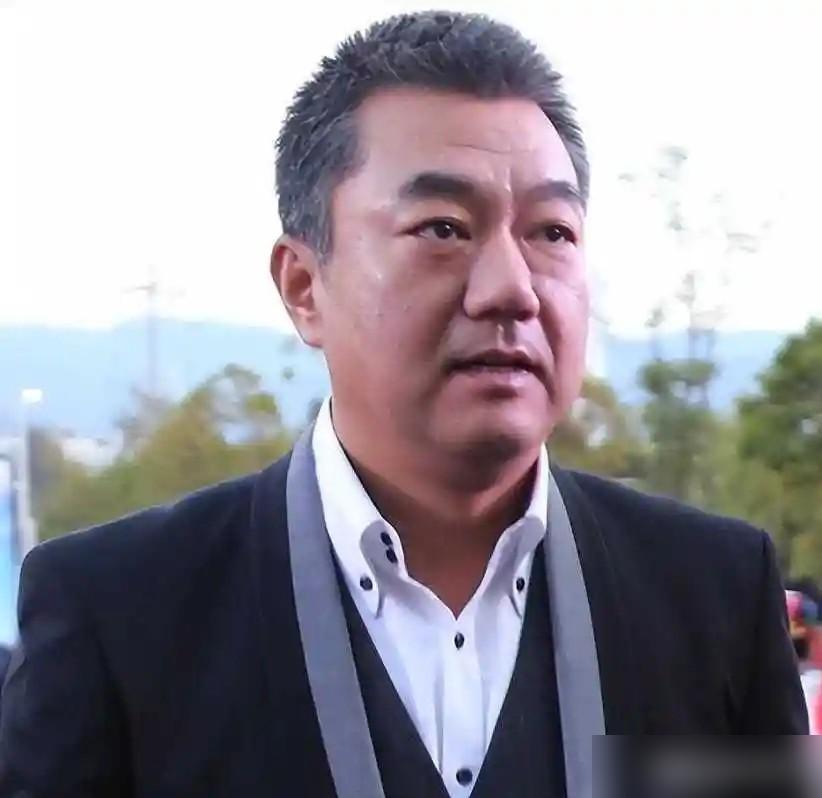 演了一辈子警察的董勇，现在最想干的一件事，是找个能发退休工资的单位。看新闻