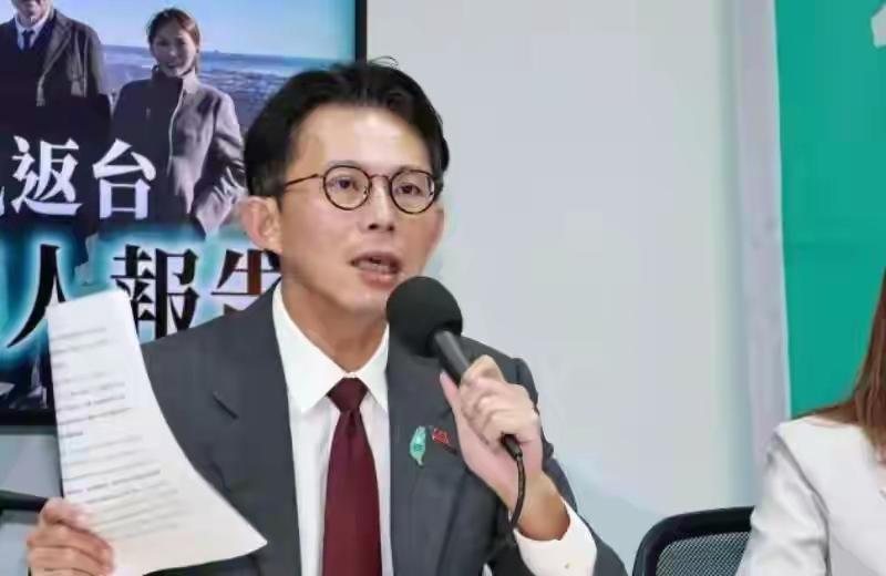 黄国昌以道別会记者会，警告柯文哲。1月30日，民众党主席黄国昌，带领即将离开立院