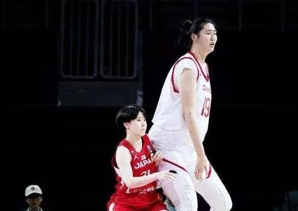 中国女篮WNBA选秀史！4人被选中，张子宇有望成历史最高顺位！现在所有人都在