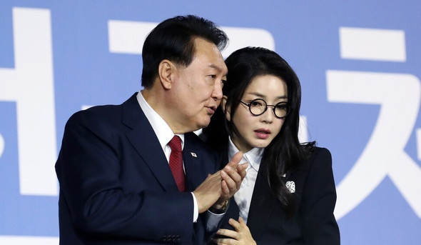 韩国前总统尹锡悦被指偷偷蹭空调，保释失败后，只剩下一个选择能离开监狱韩国前总统尹