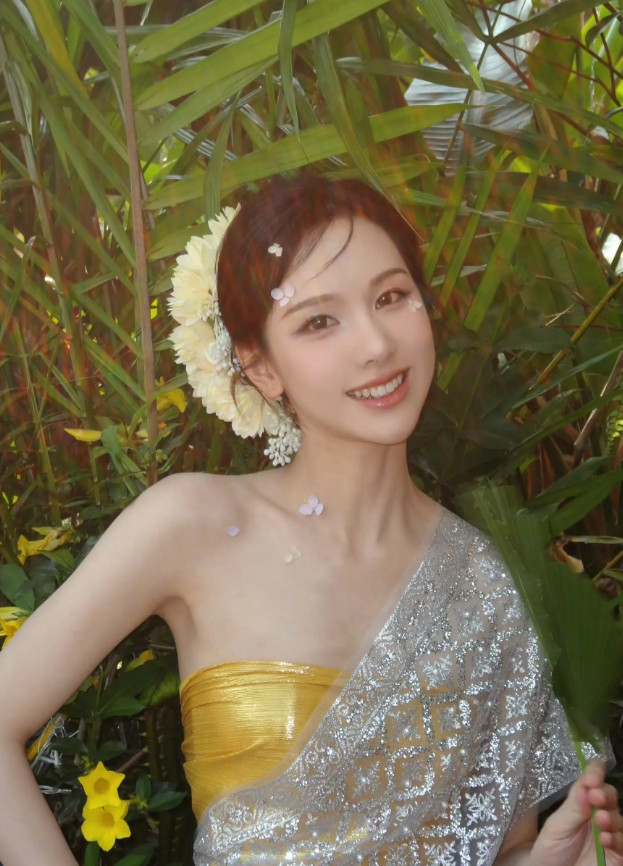 陈都灵傣族装，适合她吗？​​​