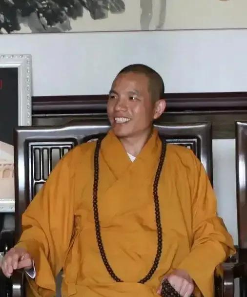“经少林寺两序大众民主评议赞成，并履行有关程序，礼请印乐法师任少林寺住持”。不