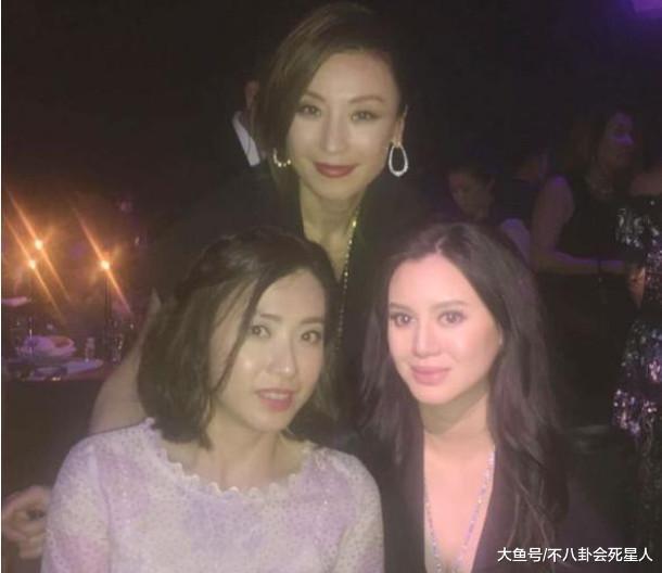 传甘比如今的身价起码500亿,被称为女首富也不为过,可她参加活动,宴会