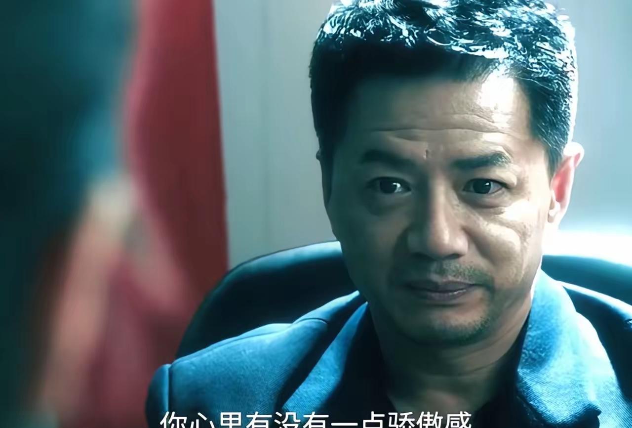 段奕宏对于缉毒警林强峰的浮夸演绎毁了《扫毒风暴》这一整部剧，一个卧底三年的缉毒警
