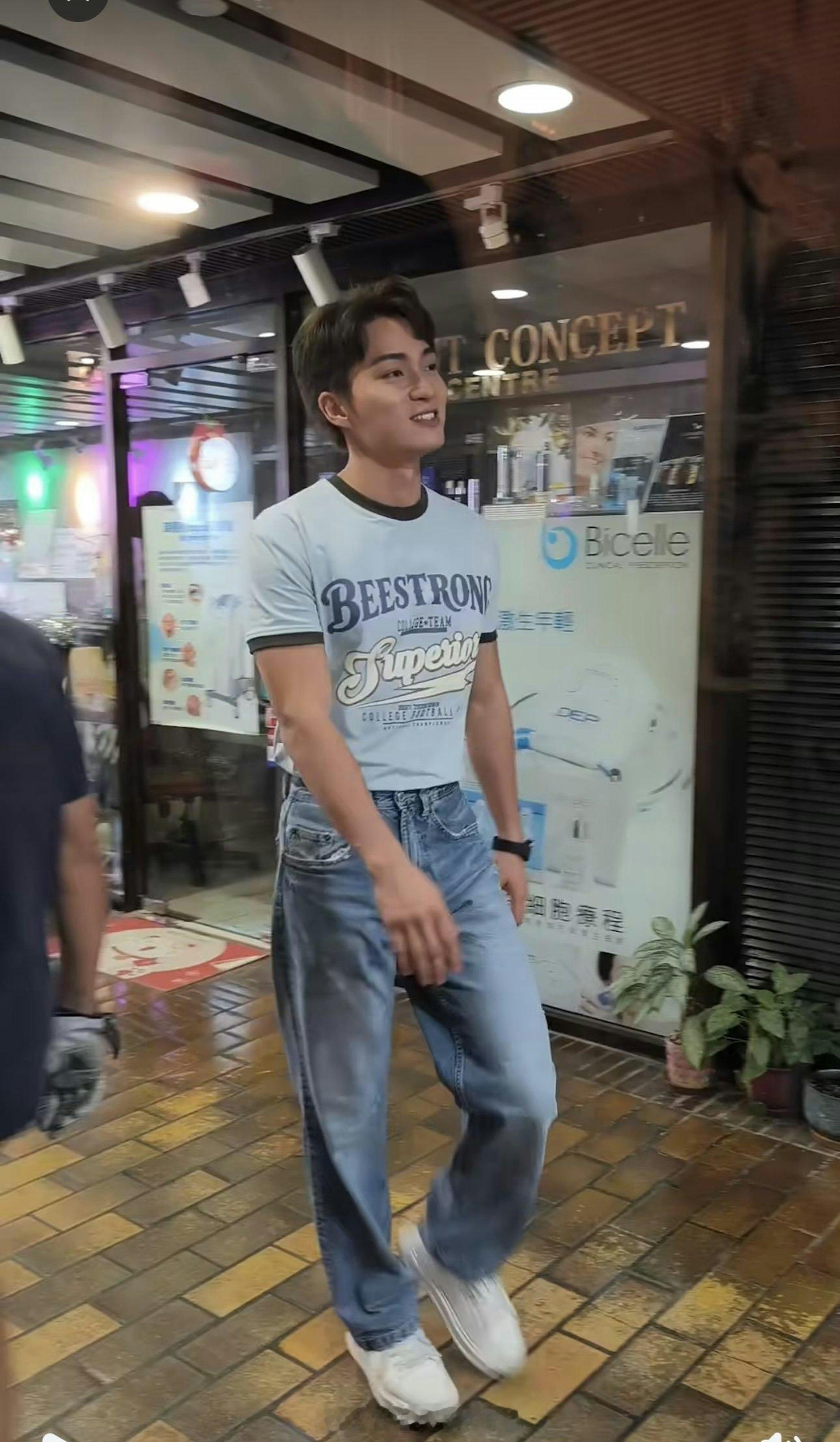陈晓华拍新剧清凉造型露出内衣边秀长腿练出肌肉的周嘉洛被赞皮肤比女生还好TVB人