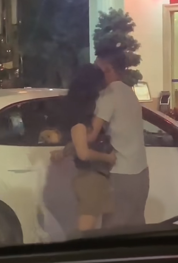 令人羡慕的爱情，应该很长时间不见面了吧。