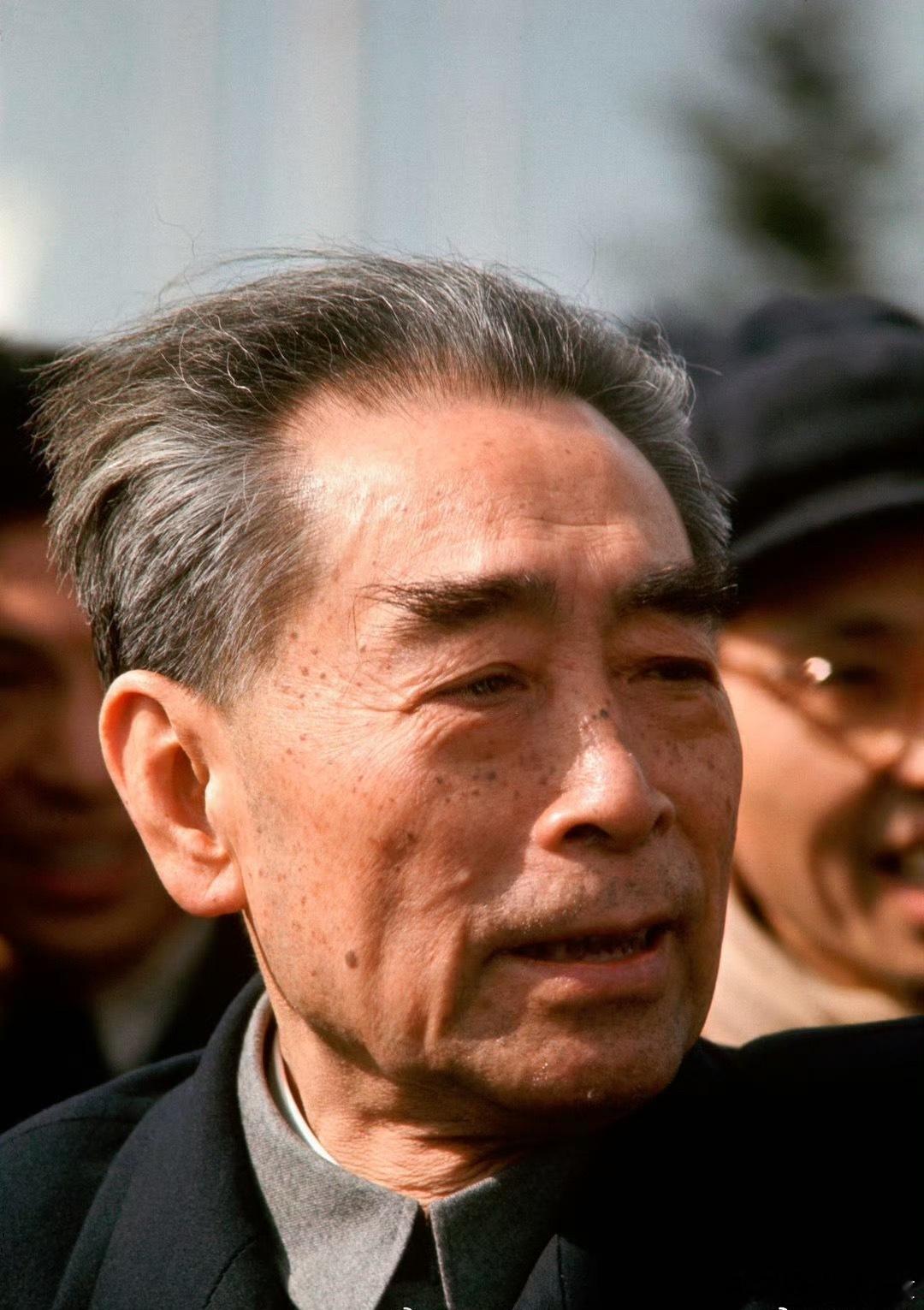 一组周总理的彩色照片，很多都是第一次见致敬伟人！