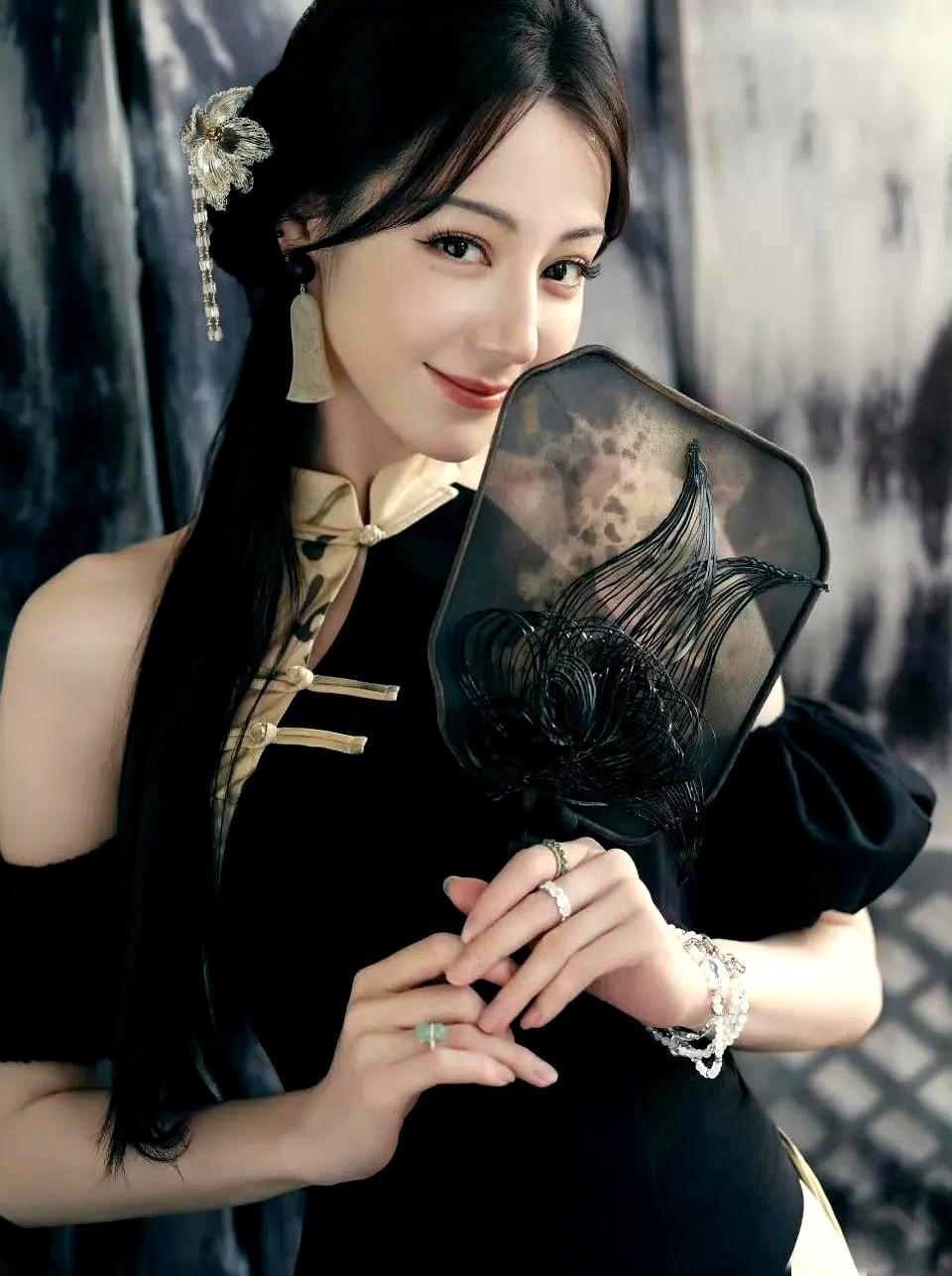 我好像明白，为什么迪丽热巴连续7个月没有出现在大众视线中！不是因为无戏可拍，
