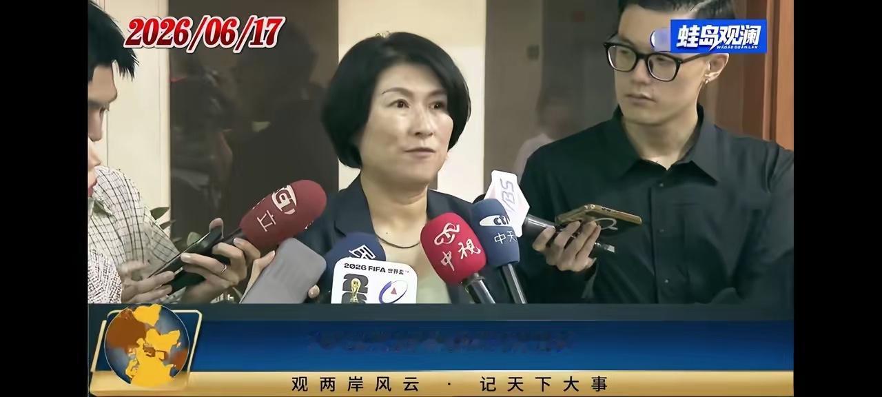 昨天国民党籍台东县长饶庆铃在接受记者提问时，她的回答简直就像一个政治小白一样，完
