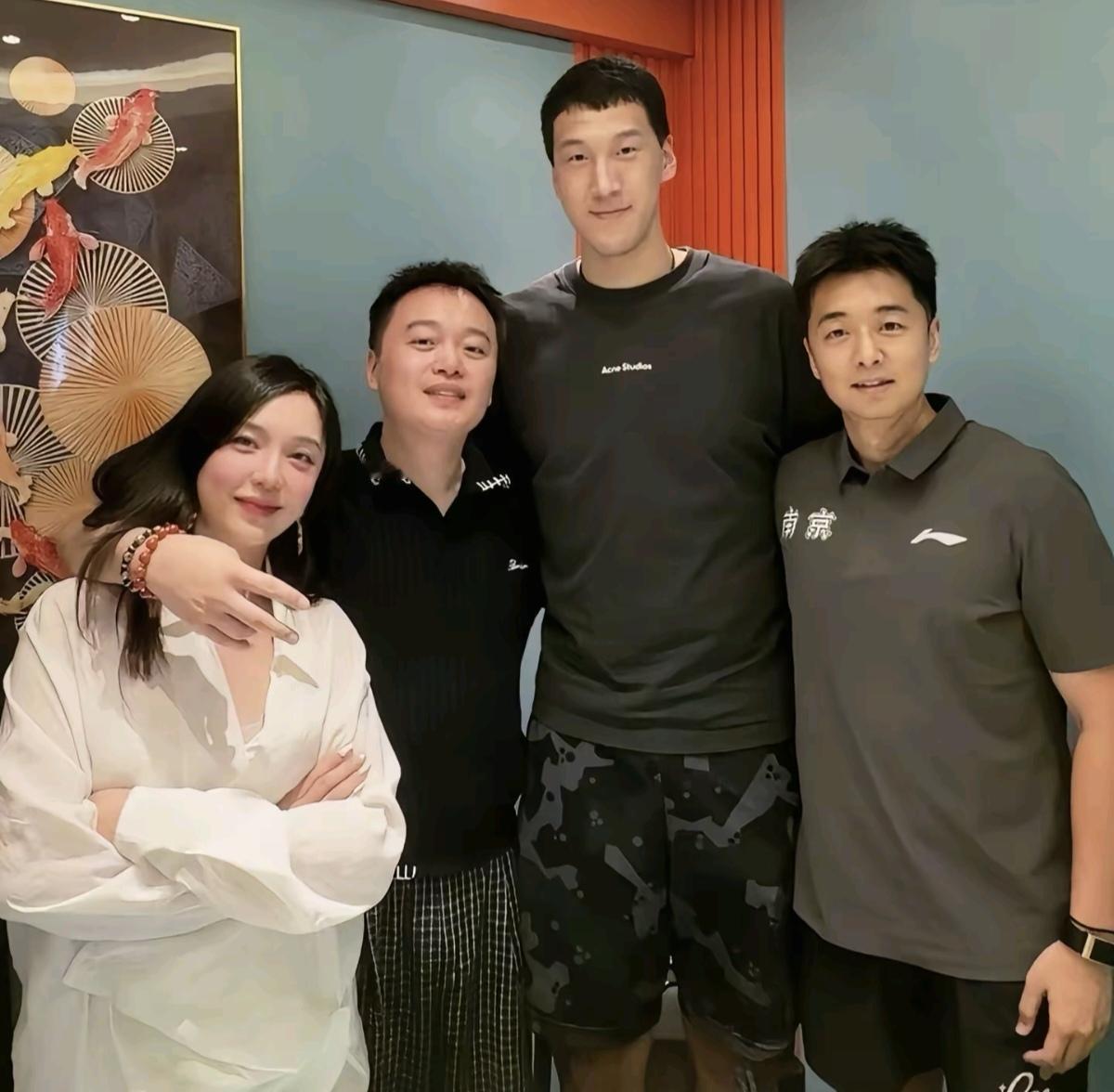 同曦男篮也真是的，放走祝铭震，逼走赵柏清，气走邬挺嘉，只搞来一个刚刚大伤初癒的杜