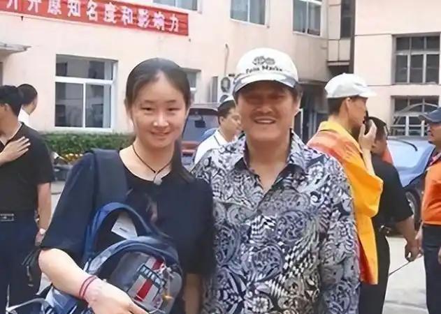 2015年，“王小蒙”不顾赵本山的反对，执意要嫁给身价过亿的汽车富豪，赵本山生气