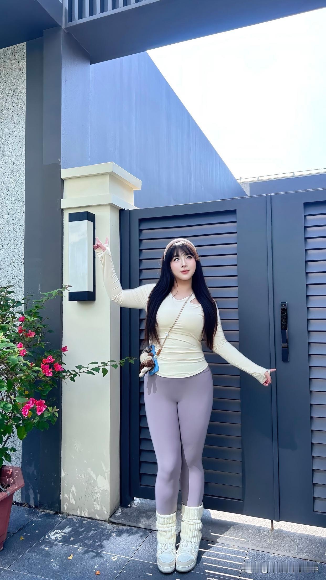 随手拍记录每一天。阳光正好☀️，微风不燥。穿上喜欢的衣服，出门走走，让心❤️情和