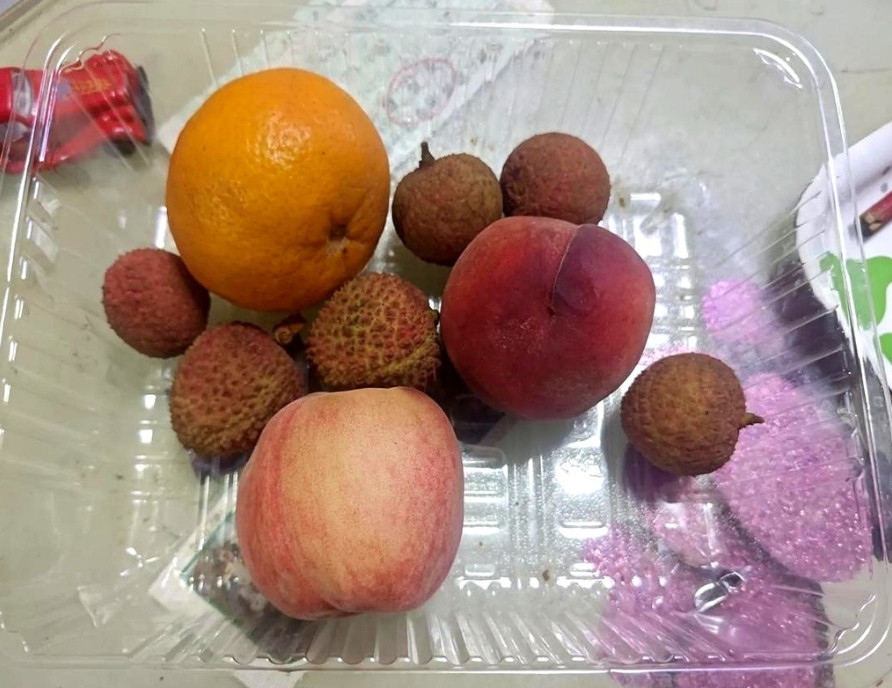 我朋友嫁给上海土著后成了全职太太现在她老公失业在家躺平一年了虽然没房贷车贷压