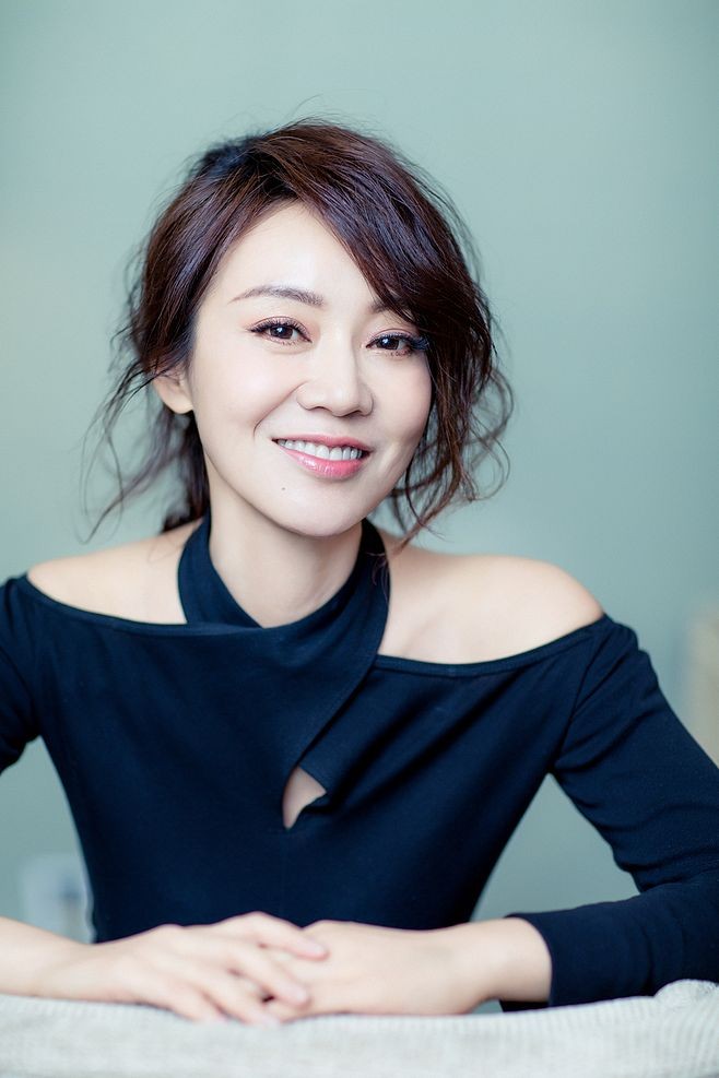闫妮55岁还单身？为照顾90岁父母常住西安，找对象比女儿还急说起闫妮，大家肯定不陌生，那个演活“佟湘