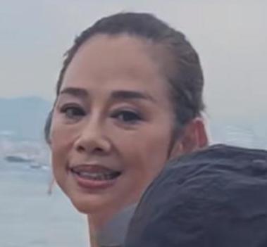 2026年3月26日，香港举行马拉松比赛，55岁的陈松伶现身赛场参赛。当天，陈