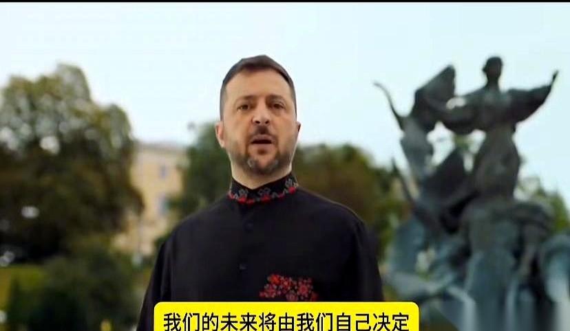 那个字，他是签不下去的。白纸黑字，一个名字下去，就是把屈辱俩字刻在自己国家的脑