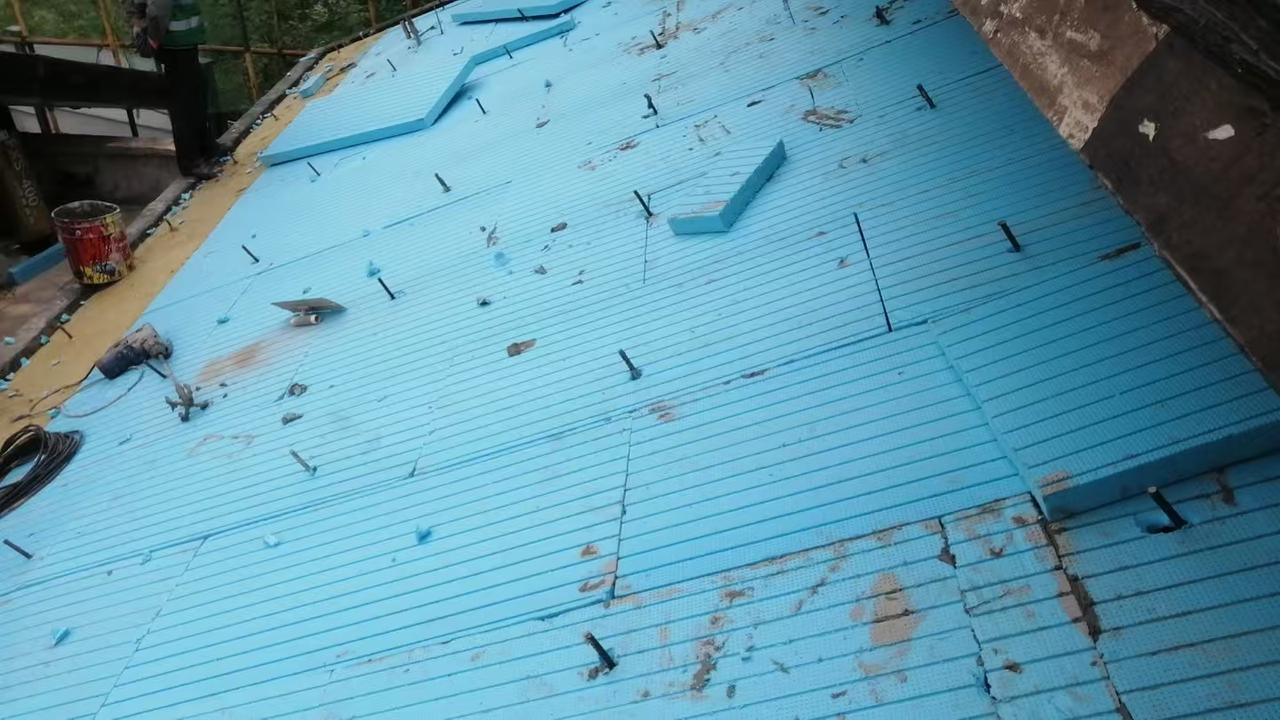 小李被骂的狗血喷头，项目经理直接在监理沟通群说:不能干就滚蛋，不要天天给我添乱，