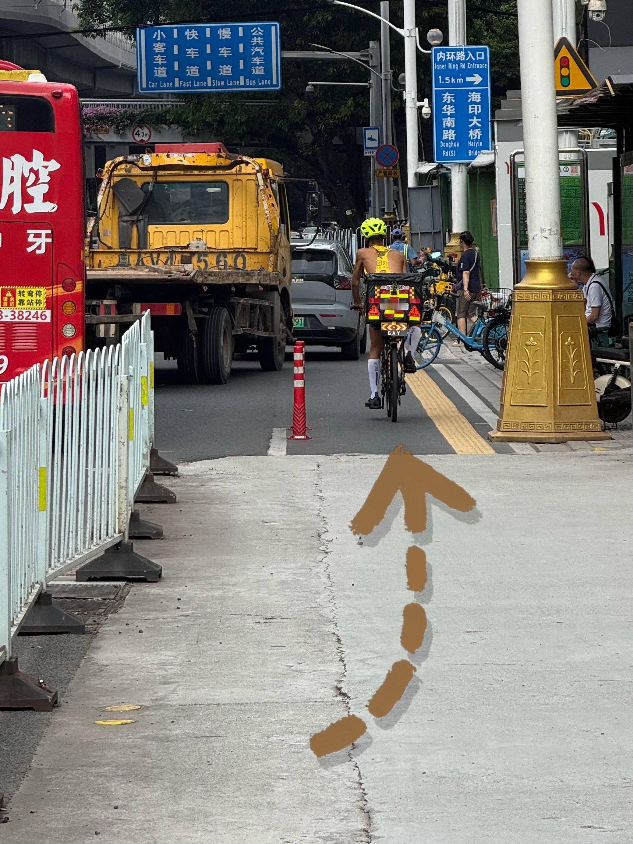 回广州遇到美团单王了，骑车和他迎面相遇，拿起手机来