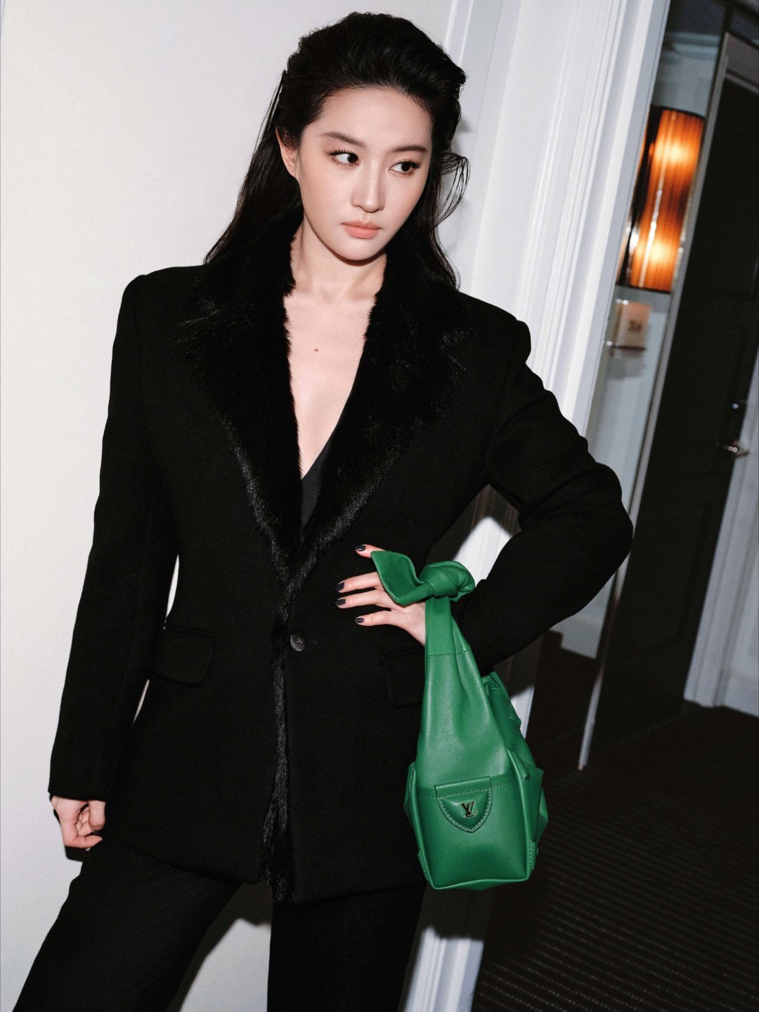 此女的神颜令人佩服！天仙下凡刘亦菲