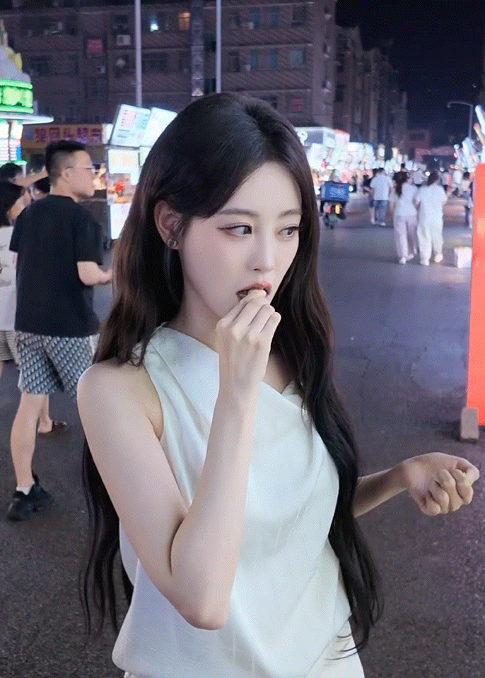 祝绪丹的综艺感放夜市也好使祝绪丹还有这才艺呢祝绪丹长沙夜市之行，再次印证她的综艺