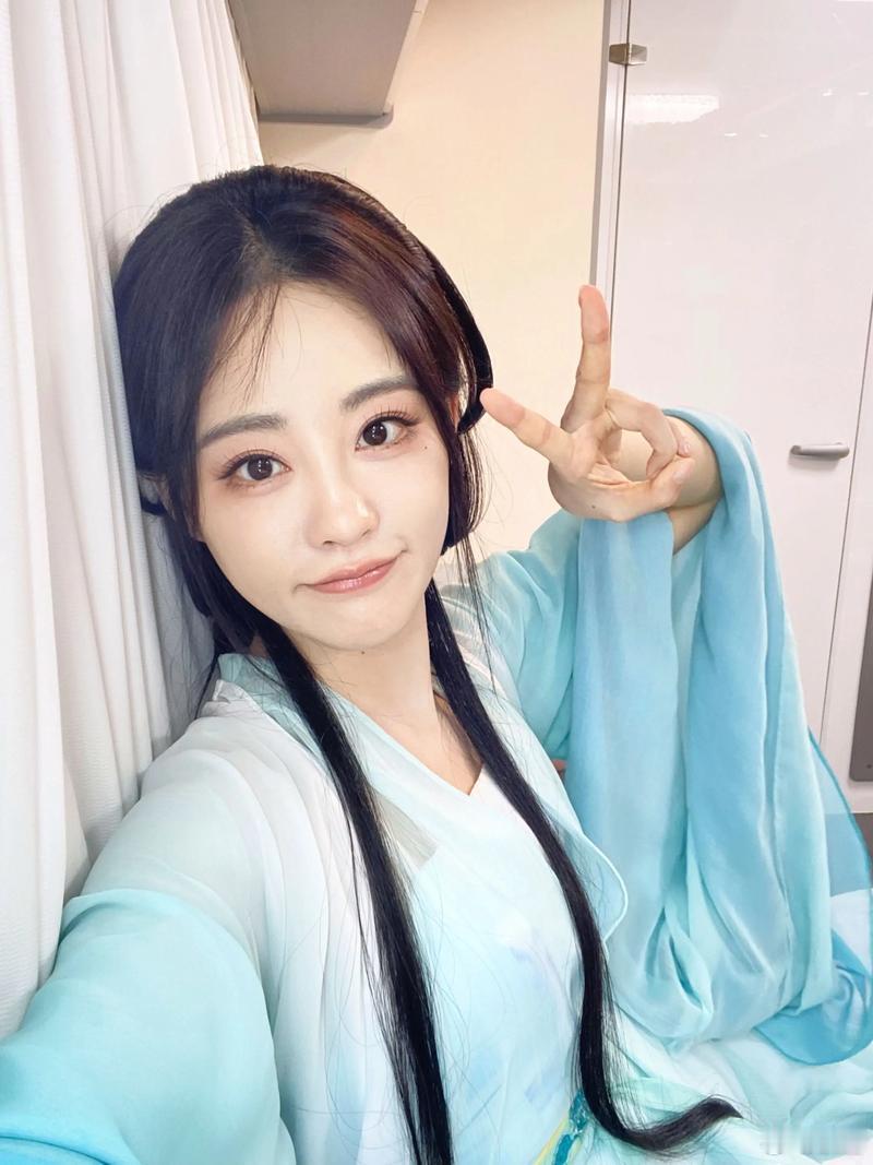 吃瓜祝绪丹原本准备通过《永夜星河》爆一把的，在这部戏播完之后，她火速参加了《浪姐