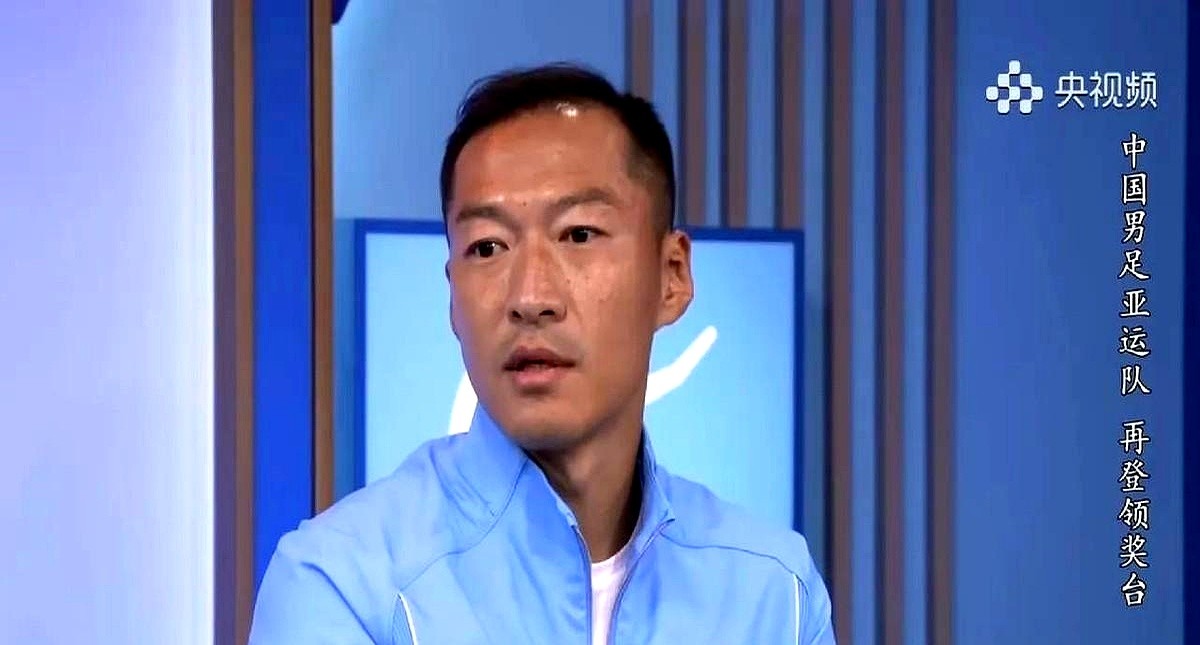 “自己这十几年踢下来，第一个要感谢的是球迷。”亚运会赛后，吴曦说了这番话。2024年亚洲杯国足两平一