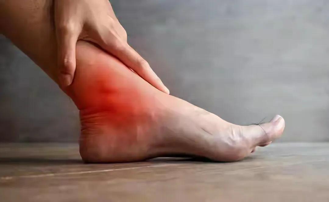 别再以为痛风是老年病！第四高正在悄悄盯上年轻人！高血压、高血脂、糖尿病，大