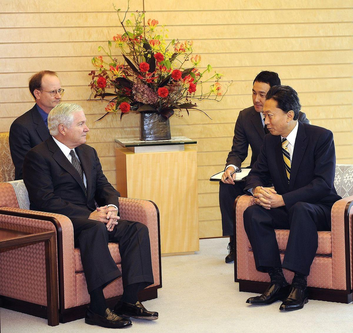 日本前首相鸠山由纪夫提醒高市：当年中国免掉千亿赔款，是因给日本立了个死规定，这笔