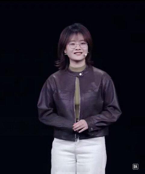 罗福莉能撑起小米的AI野心吗？先介绍一下罗福莉，31岁，北大硕士出身，2019年硕士毕业后，加入阿里