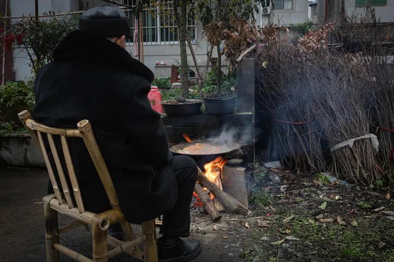 如果告诉你孤寡老人贷款,去世后可以由民政局清偿,你是什么感受?近日,上海的一