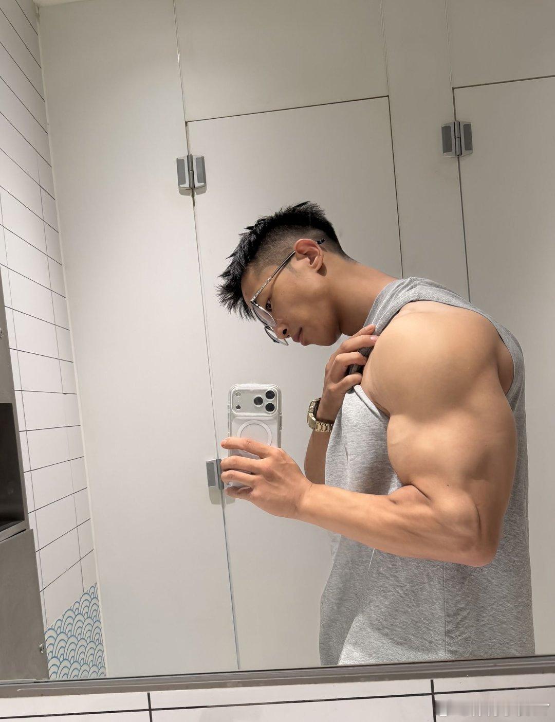 你是不特别喜欢肌肉男？体育生