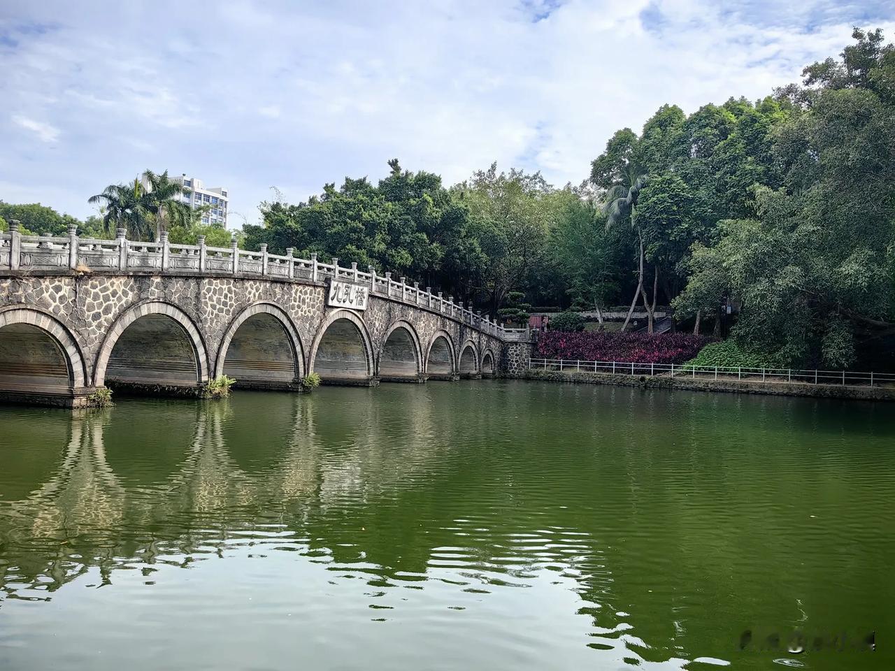 来广东湛江旅行的第一天，去了当地网友推荐的一个旅游景点，被他们夸的这好那好，勾起