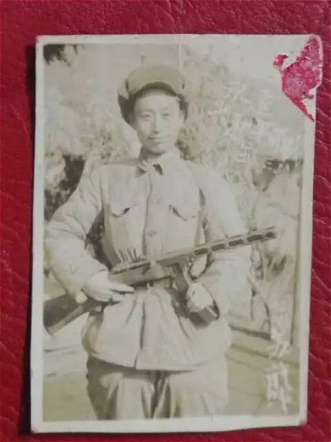 场征战中彰显出军人本色.吴邦连长的言传身教,让这个曾经的农村少