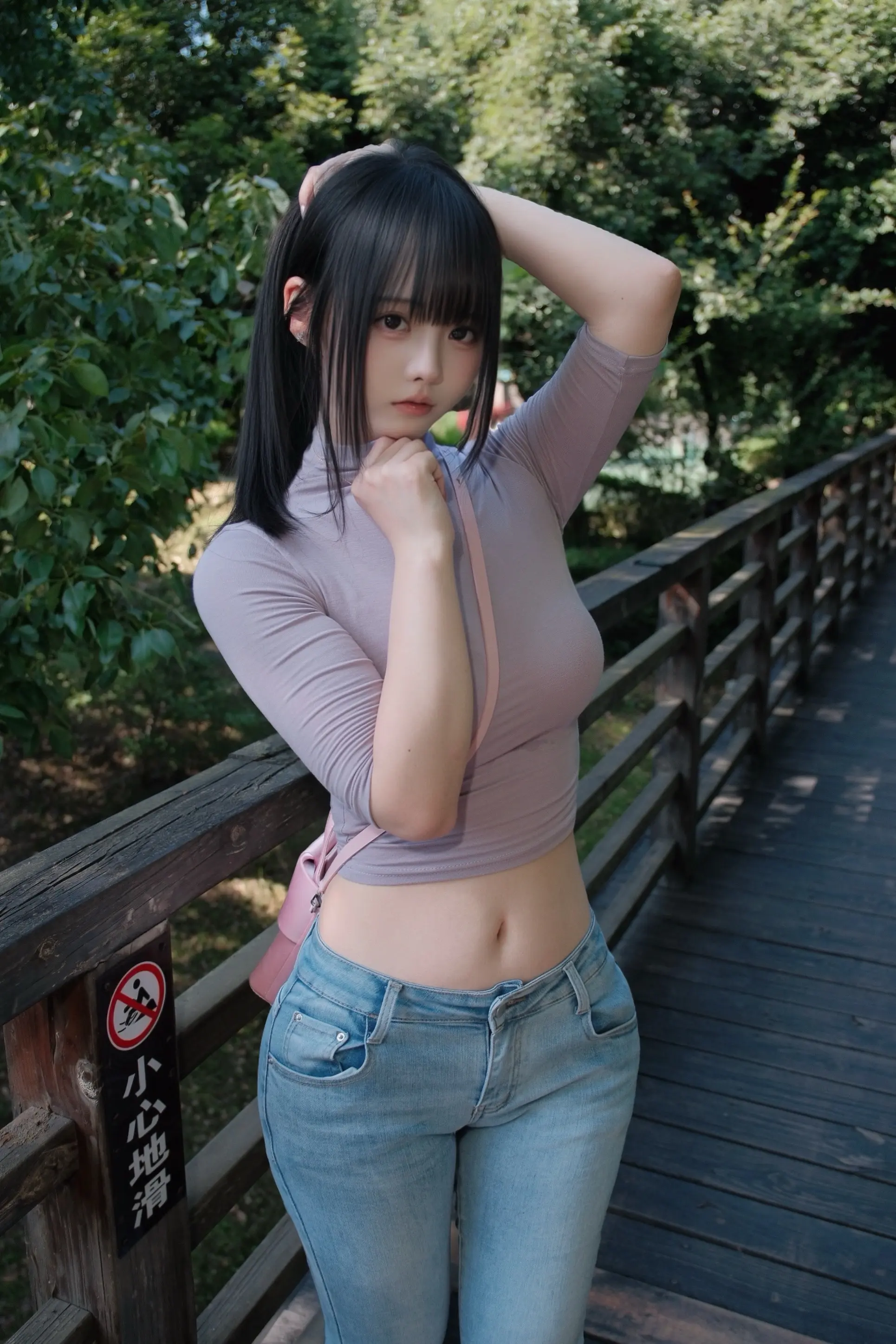 哥哥 我没有刻意去想你呀 我只是在很小的瞬间想起你 比如一部电影 一首...