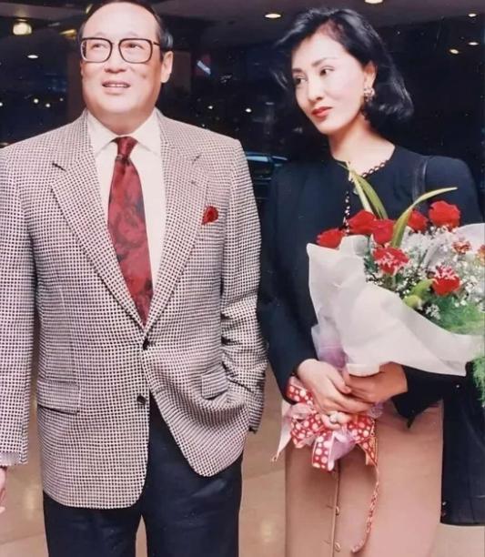 香港最强“忍者”原配：丈夫外面女人换了一茬又一茬，她不吵不闹不离，熬了40年，最