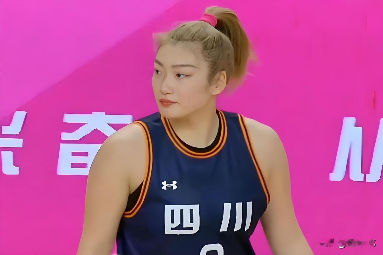 狂胜48分！四川女篮碾压山西，李梦本场替补，韩旭和王思雨逐渐找回状态。10月