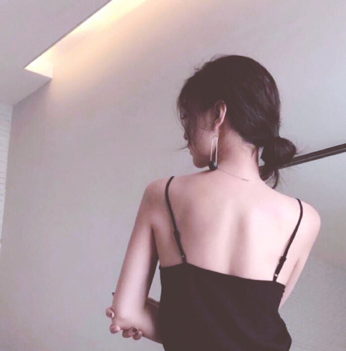 “   选择离开你不是因为你不够好，   是因为我跟你在一起我状态不好，   你