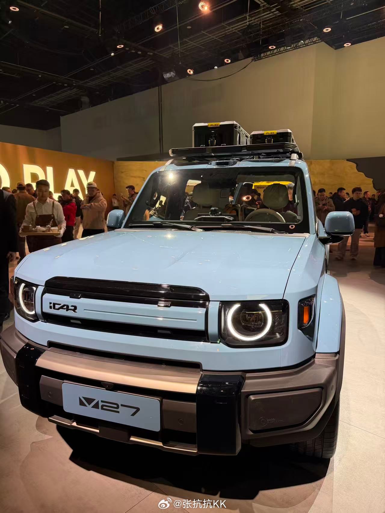 iCarV27发布会现场。在iCar布置的现场，总能体会到“设计”和“创意”