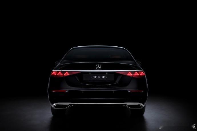 新奔驰S级防弹版亮相豪华与安全的终极合体！新奔驰S级防弹版正式亮相，代号S