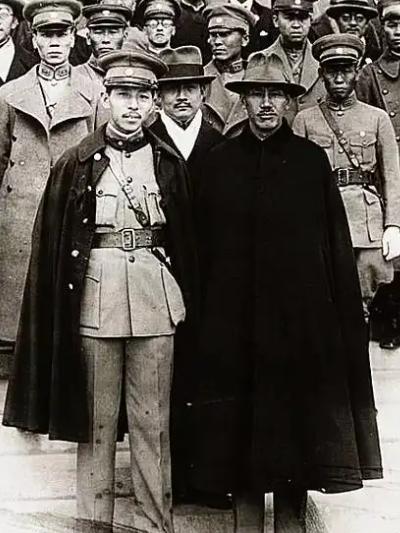 手握重兵看似一手遮天，党内反对派轮番逼宫，蒋介石三次下野根源在哪？蒋介石这