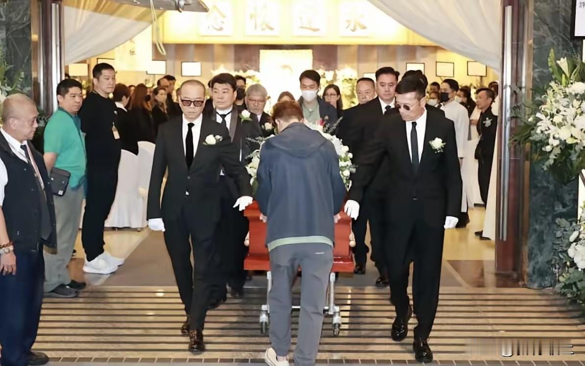 我有预感香港影视剧将迎来大变化！就是老一辈演员陆续退场了！许绍雄今天火化，