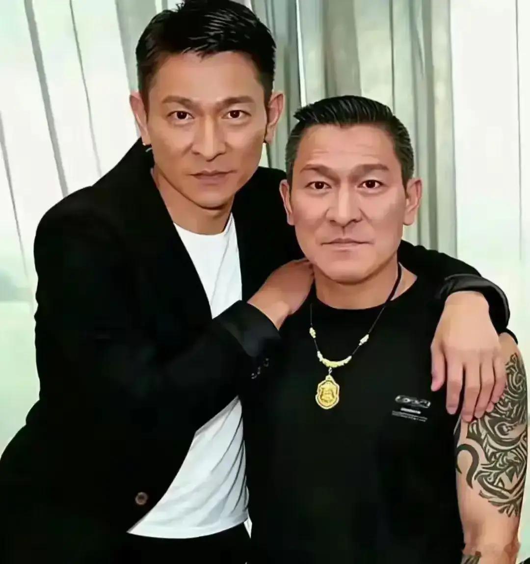 刘德华和他的替身站在一块儿，你觉得像吗？