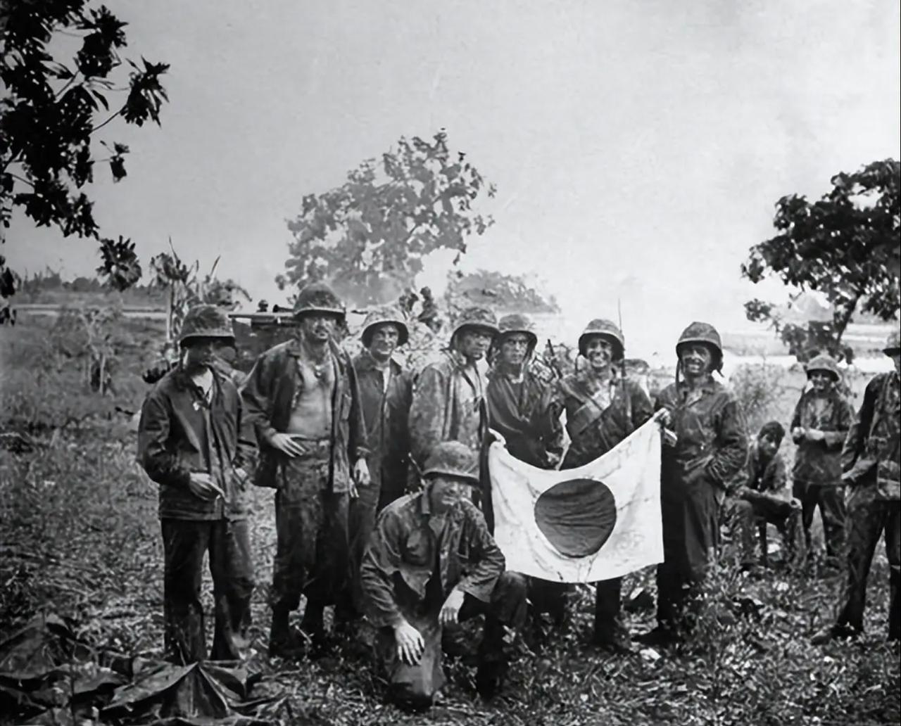 这张黑白历史老照片，记录的是第二次世界大战太平洋战场的塞班岛战役（1944年6-