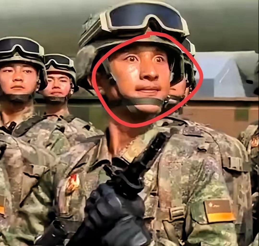 惊呆所有人：这照片拍摄的太好了，小伙子英气逼人！目光炯炯，那气质出尘，那眼神清澈