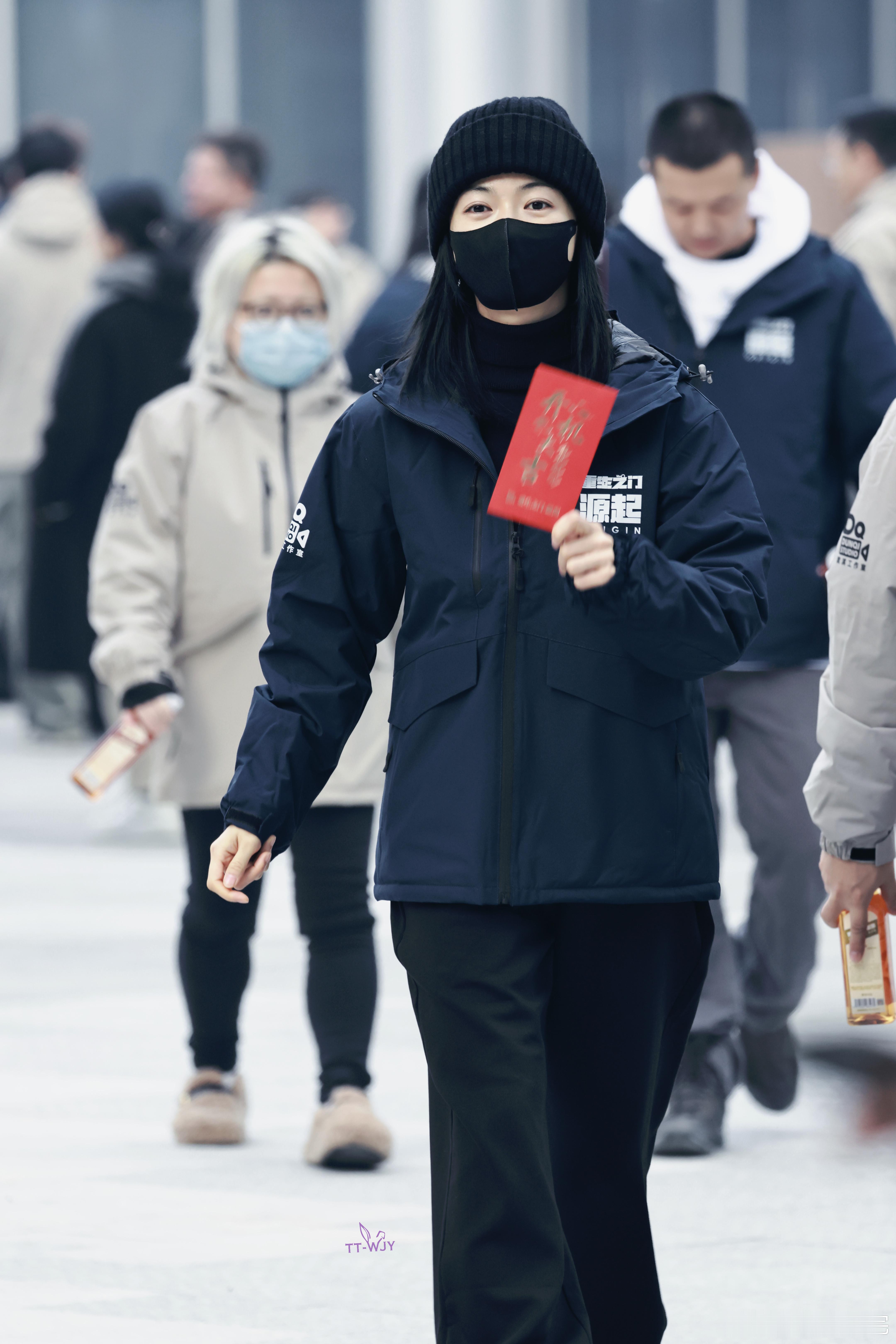 吴谨言重生之门妆造无缝进组的吴姐太拼了！《重生之门源起》年代感妆造复古韵味十足